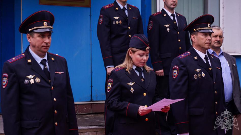 Молодые сотрудники камчатской Росгвардии торжественно поклялись соблюдать Конституцию Российской Федерации, уважать и защищать права и законные интересы граждан.