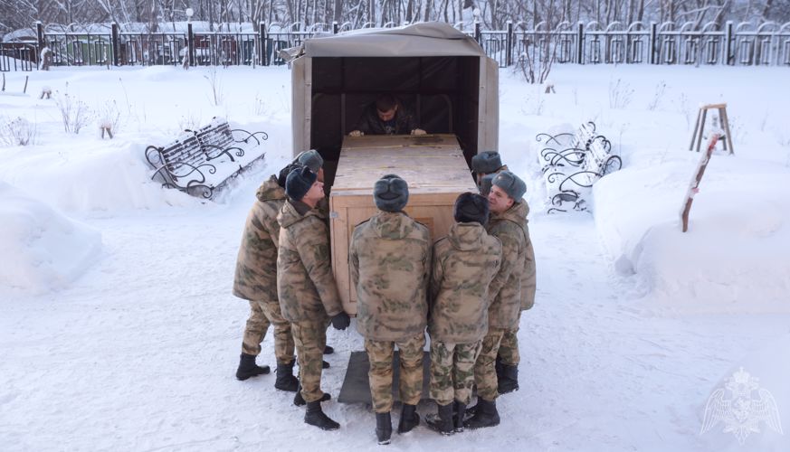 На Камчатке росгвардейцы оказали помощь в установке тренажера в Камчатском специальном доме ветеранов