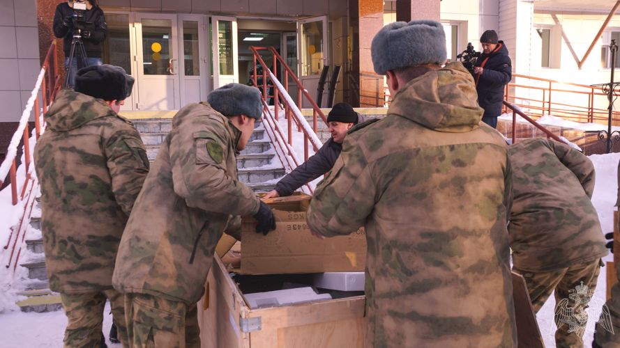 На Камчатке росгвардейцы оказали помощь в установке тренажера в Камчатском специальном доме ветеранов