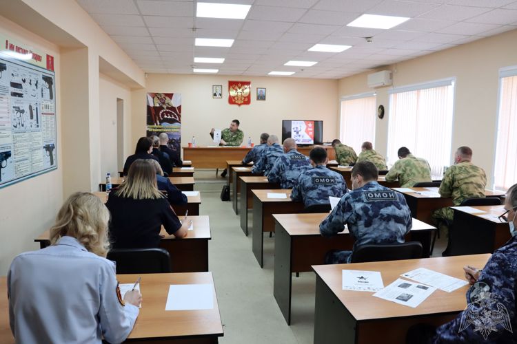 На Камчатке росгвардейцы написали Диктант Победы