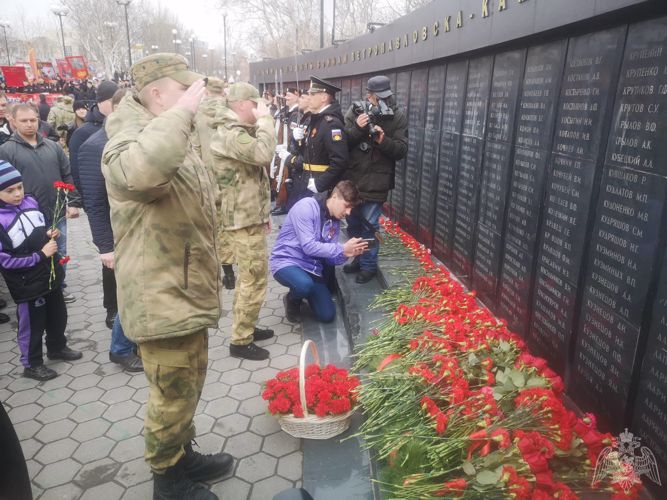 На Камчатке росгвардейцы почтили память Защитников Родины 