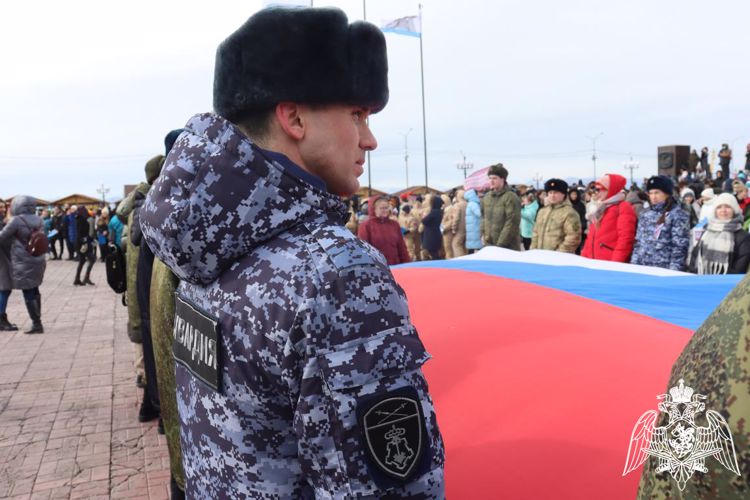 На Камчатке росгвардейцы приняли участие в торжественном митинге, посвященном восьмой годовщине возвращения Крыма и Севастополя в состав России