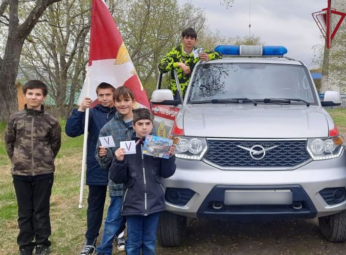 На Камчатке росгвардейцы поздравили воспитанников Камчатского детского дома с Днем защиты детей