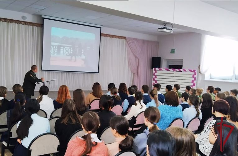 На Камчатке росгвардейцы провели «Урок Мужества», посвященный Сталинградской битве