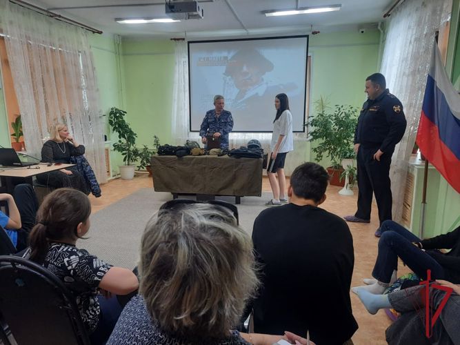 На Камчатке росгвардейцы провели Урок Мужества для воспитанников Центра содействия развитию семейных форм устройства «Радуга»