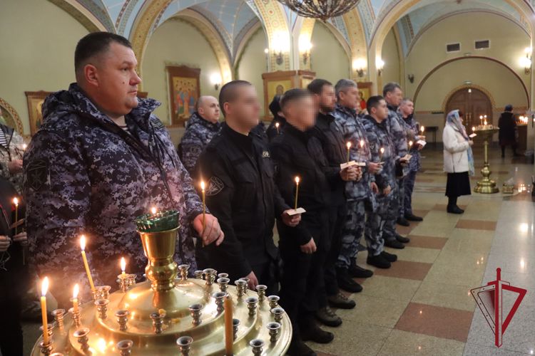 На Камчатке росгвардейцы приняли участие в православном молебне
