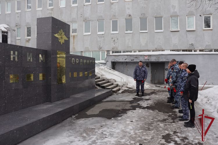На Камчатке росгвардейцы почтили память погибших сотрудников