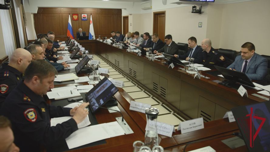 На Камчатке офицеры Росгвардии приняли участие в заседании антитеррористической комиссии под председательством губернатора региона Владимира Солодова