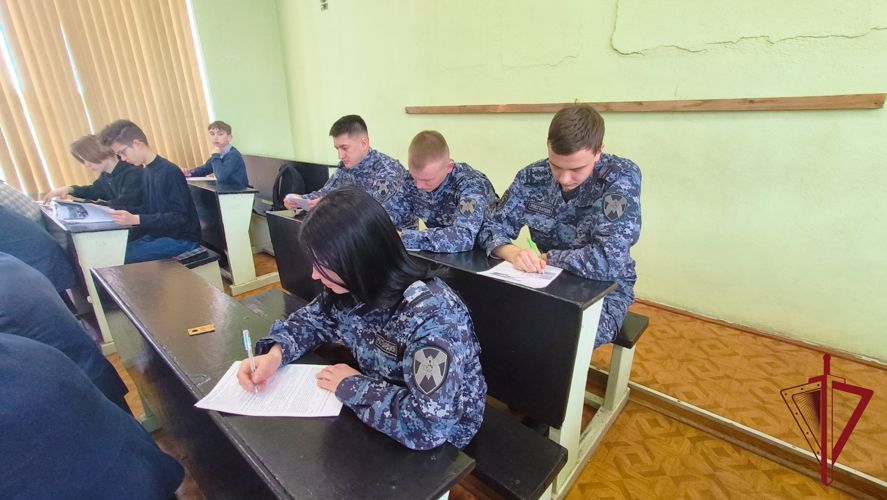 На Камчатке росгвардейцы приняли участие в V народной олимпиаде «Ни шагу назад!»