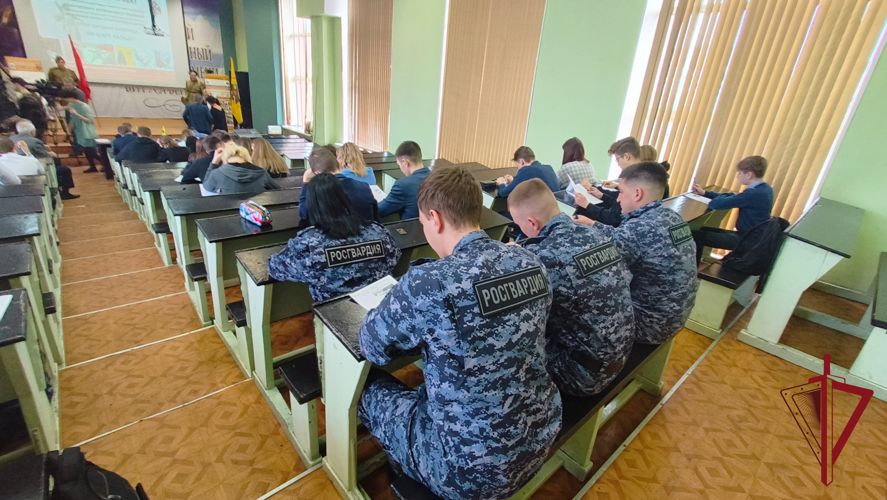 На Камчатке росгвардейцы приняли участие в V народной олимпиаде «Ни шагу назад!»