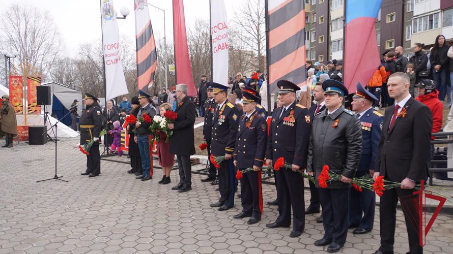 Начальник Управления Росгвардии по Камчатскому краю полковник полиции Алексей Кравченко принял участие в торжественном возложении цветов в преддверии Дня Победы
