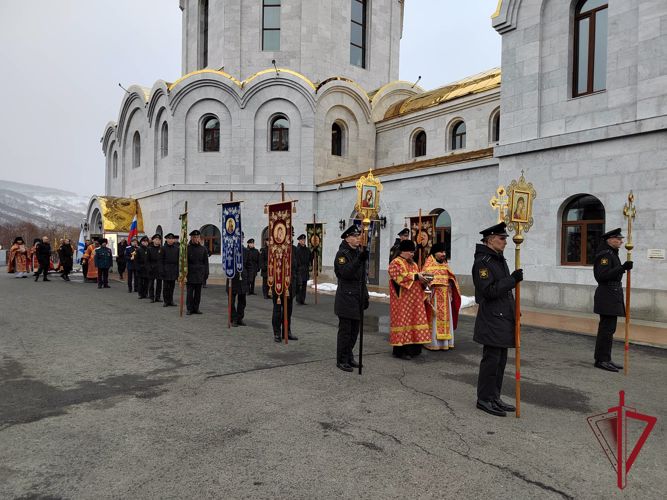 На Камчатке росгвардейцы приняли участие в богослужении в праздник великомученика Георгия Победоносца