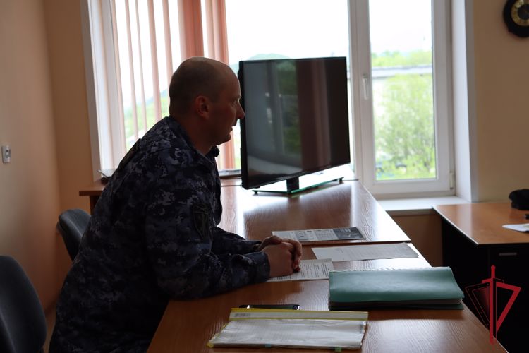 На Камчатке росгвардейцы провели круглый стол с представителями объектов ТЭК