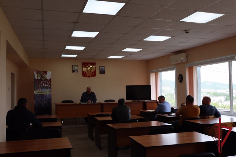 На Камчатке росгвардейцы провели круглый стол с представителями объектов ТЭК