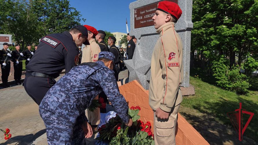 На Камчатке росгвардейцы приняли участие в памятном мероприятии, посвященном Герою России Александру Попову