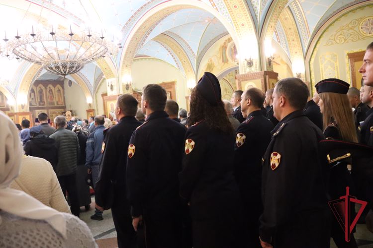 На Камчатке росгвардейцы приняли участие во Всероссийском молебне о Победе