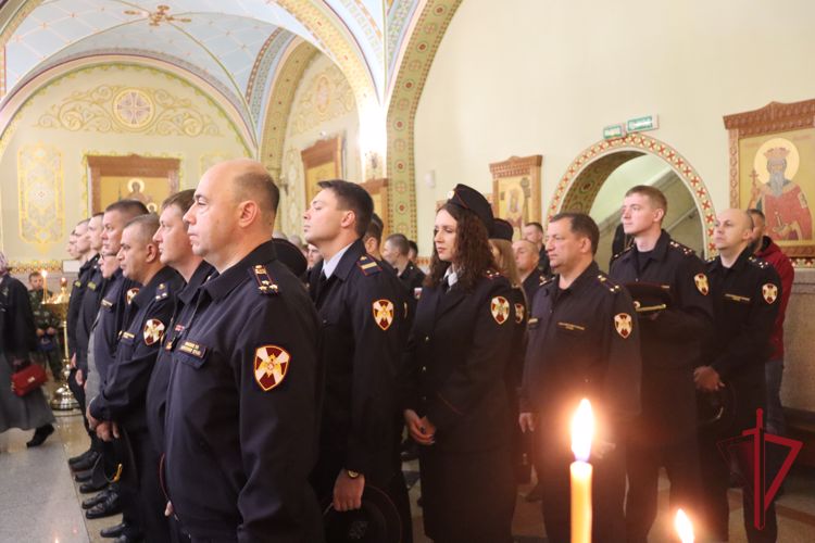 На Камчатке росгвардейцы приняли участие во Всероссийском молебне о Победе