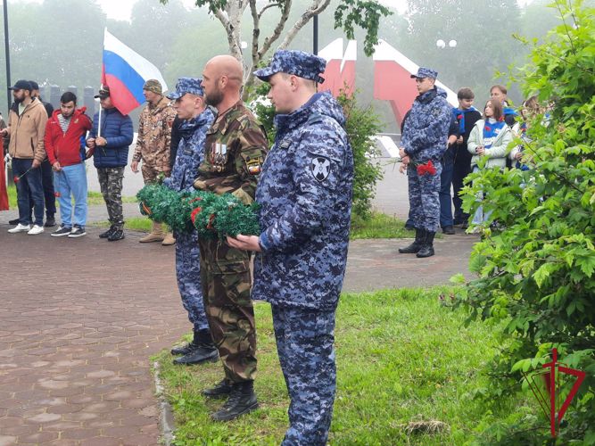 На Камчатке росгвардейцы приняли участие в торжественном митинге, посвященном Дню ветеранов боевых действий 