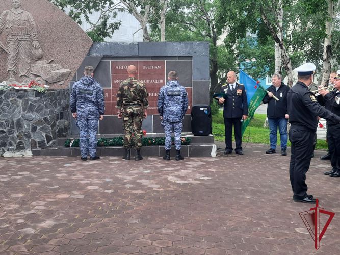 На Камчатке росгвардейцы приняли участие в торжественном митинге, посвященном Дню ветеранов боевых действий 