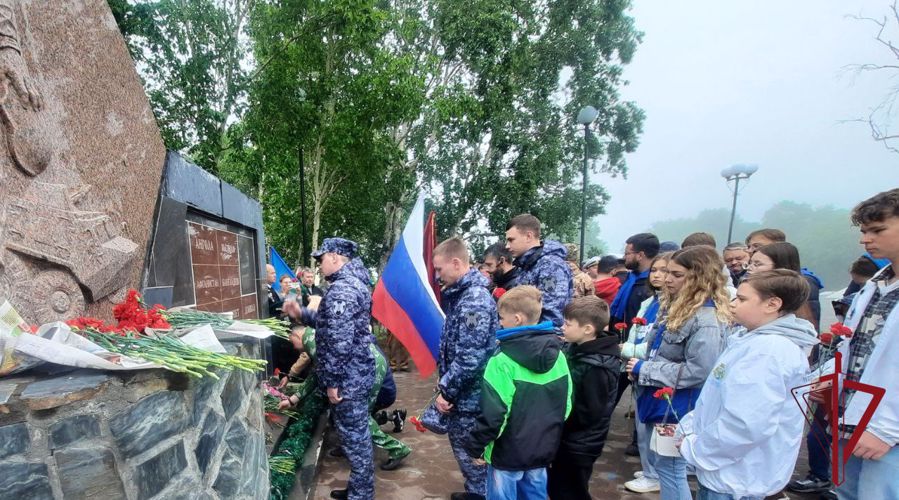 На Камчатке росгвардейцы приняли участие в торжественном митинге, посвященном Дню ветеранов боевых действий 
