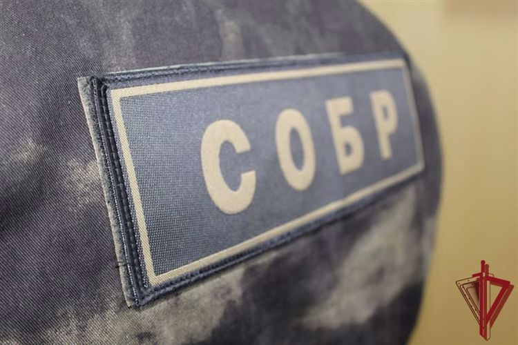 На Камчатке при участии спецназа Росгвардии задержаны подозреваемые в совершении коррупционного преступления 