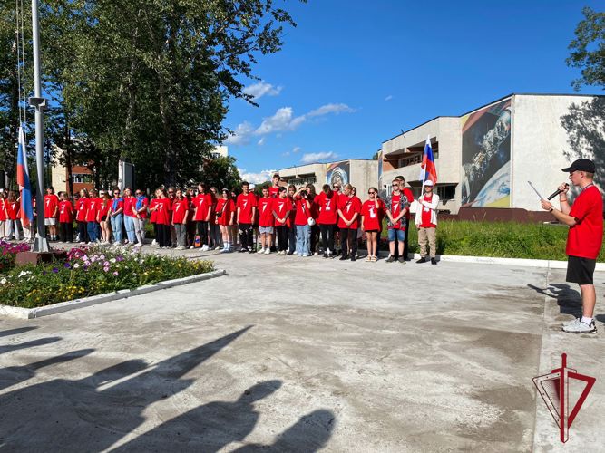 С воспитанниками детского оздоровительного лагеря «им. Юрия Гагарина» встретились росгвардейцы на Камчатке