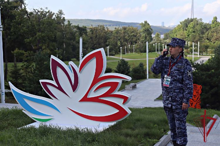 Росгвардейцы обеспечили охрану общественного порядка в период проведения Восточного экономического форума