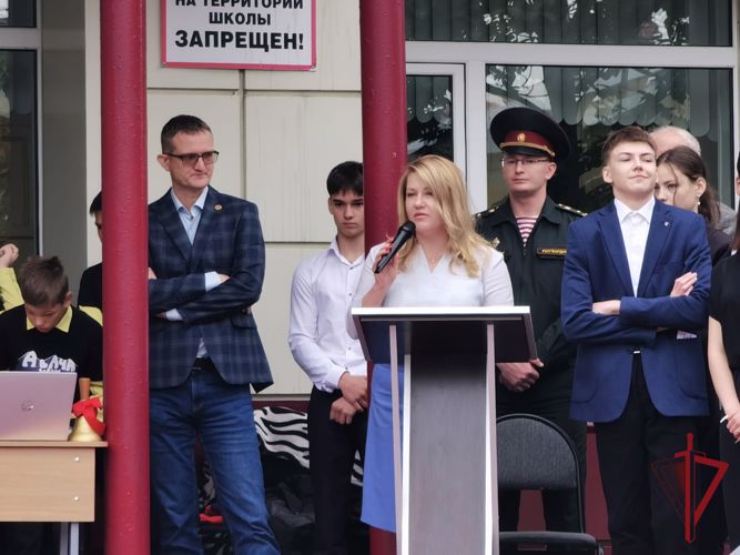 На Камчатке офицер Управления Росгвардии по Камчатскому краю стал почетным гостем праздничной линейки