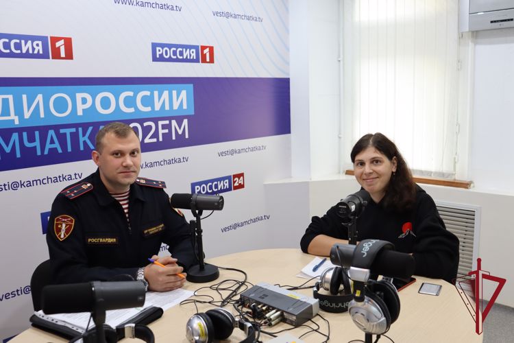 Правила безопасного обращения с оружием в период охоты рассказал камчатцам офицер Росгвардии в эфире «Радио России» 