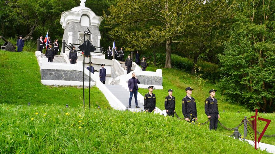 В Петропавловске-Камчатском росгвардейцы  приняли участие в торжественном мероприятии, посвященном 169-летию со Дня обороны города
