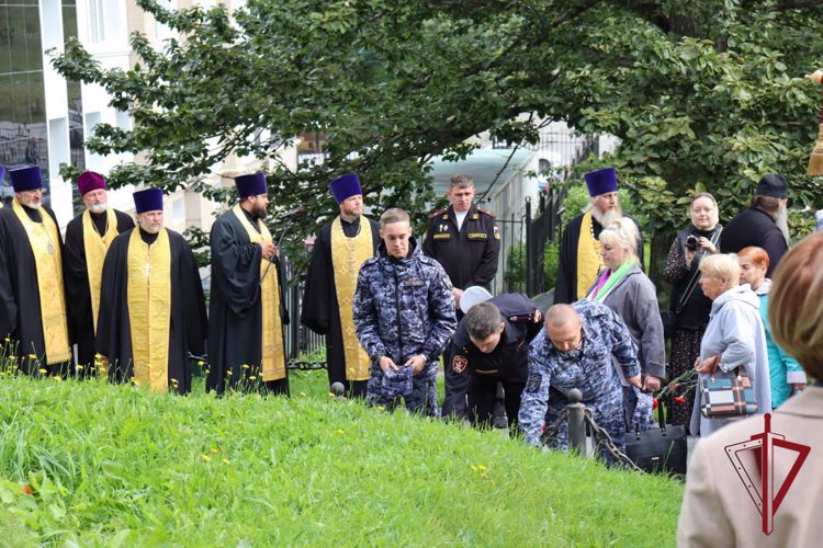 В Петропавловске-Камчатском росгвардейцы  приняли участие в торжественном мероприятии, посвященном 169-летию со Дня обороны города