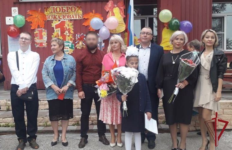 На Камчатке росгвардейцы присоединились к акции «Собери ребенка в школу»