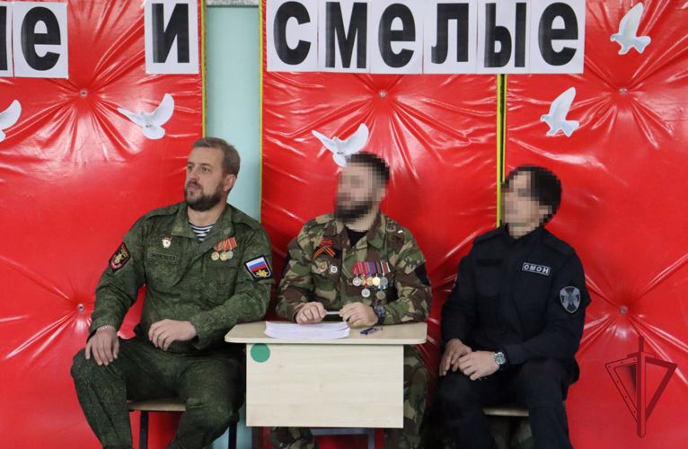 На Камчатке росгвардейцы приняли участие в спортивном празднике Елизовской школы-интерната 