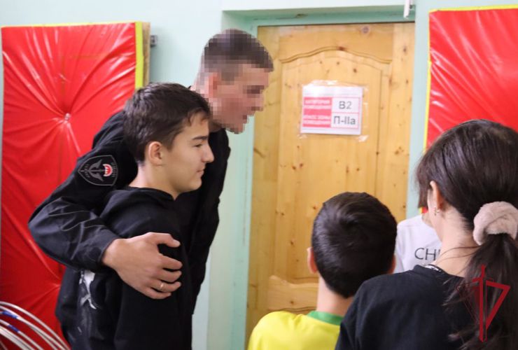 На Камчатке росгвардейцы приняли участие в спортивном празднике Елизовской школы-интерната 