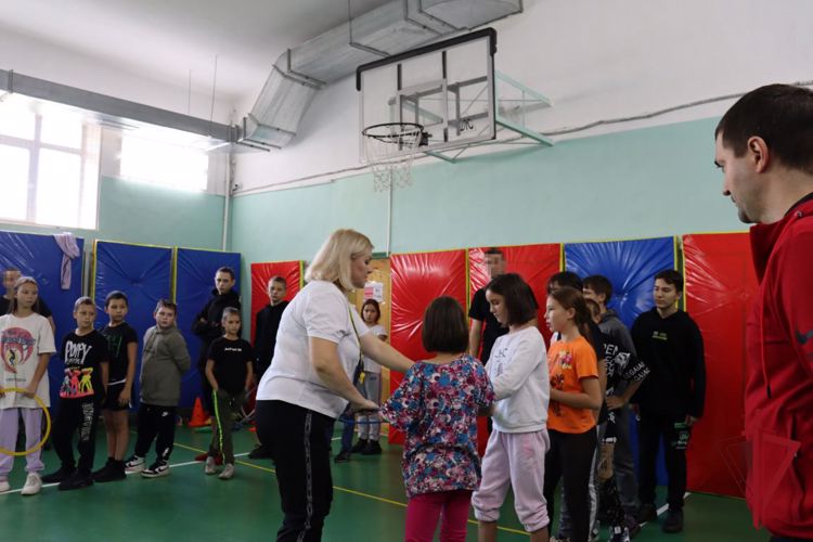 На Камчатке росгвардейцы приняли участие в спортивном празднике Елизовской школы-интерната 