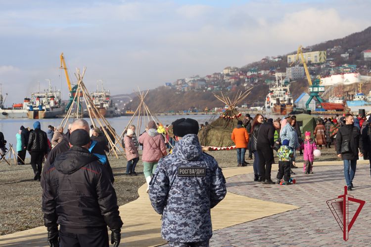 На Камчатке росгвардейцы обеспечивают безопасность празднования Дня народного единства