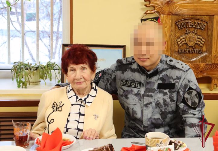 На Камчатке в преддверии Дня Матери росгвардейцы встретились с родными погибших боевых товарищей