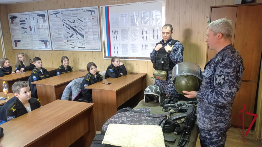 На Камчатке школьники побывали в гостях у сотрудников вневедомственной охраны Росгвардии