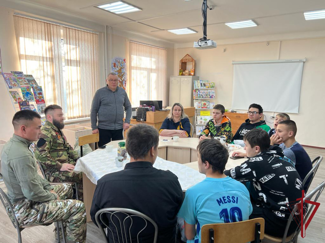Офицер Росгвардии провел урок «Разговоры о важном» в Камчатской школе-интернате
