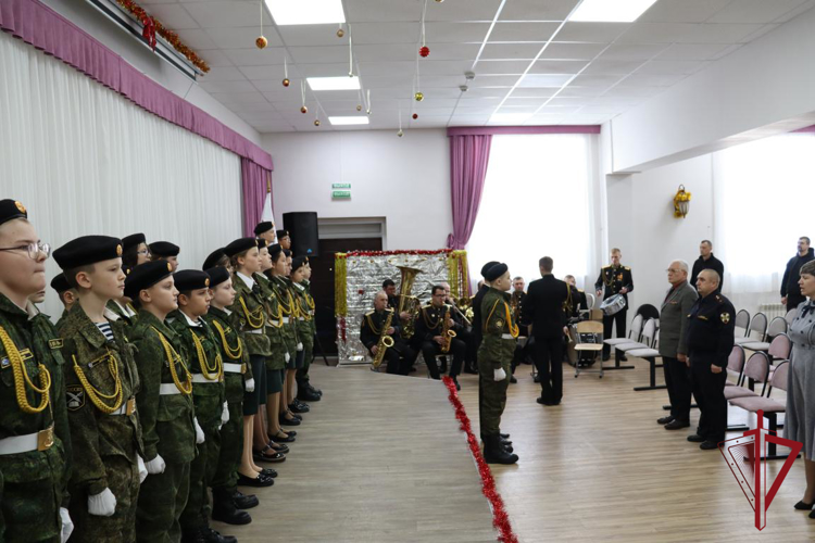 На Камчатке росгвардейцы приняли участие в торжественной церемонии посвящения в кадеты