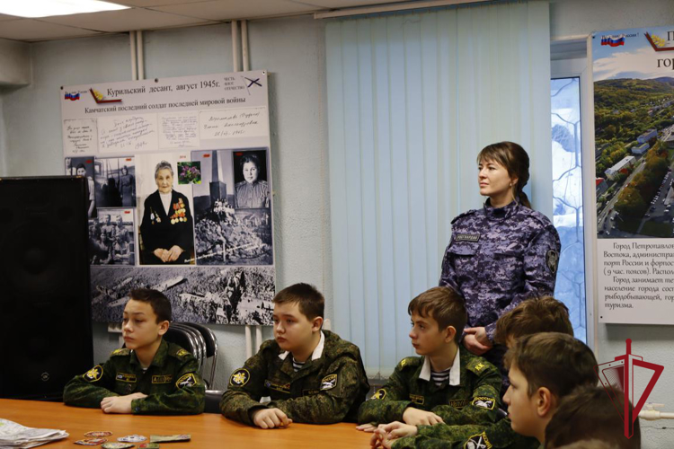 Росгвардейцы организовали экскурсию для кадетов в Петропавловске-Камчатском