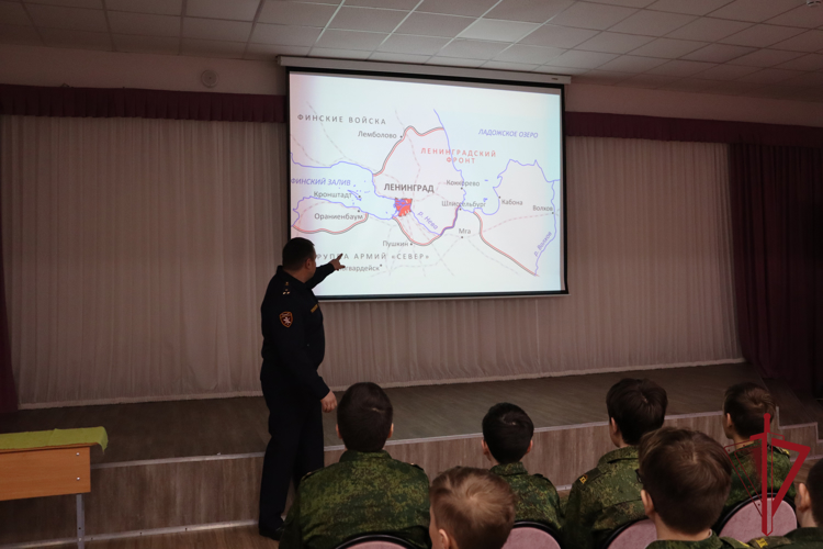 Росгвардейцы испекли блокадный хлеб для камчатских школьников