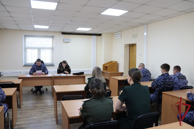 В Управлении Росгвардии по Камчатскому краю состоялась встреча личного состава с представителем военной прокуратуры