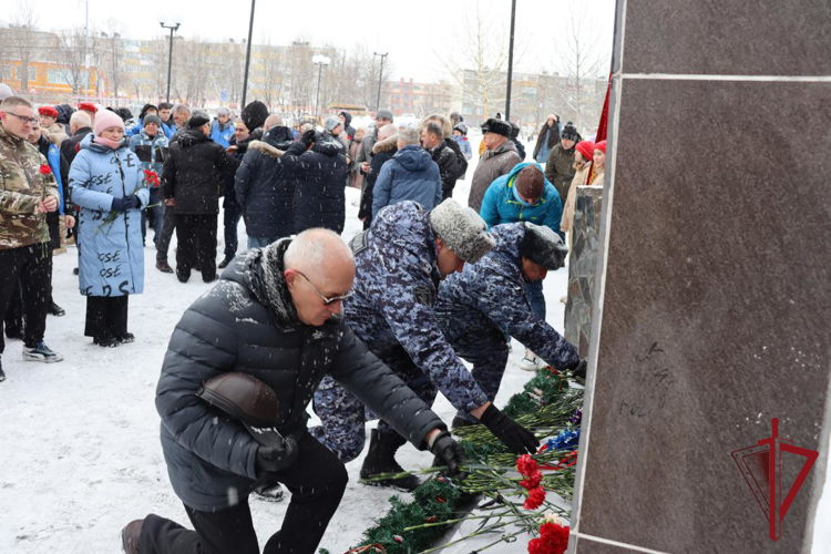 На Камчатке росгвардейцы почтили память воинов-интернационалистов