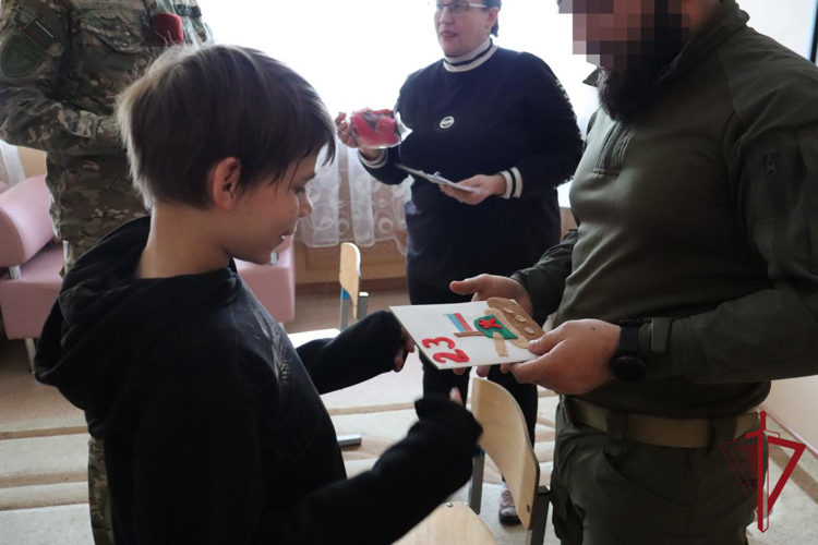 Росгвардейцы провели Урок мужества для воспитанников центра «Семья» на Камчатке 