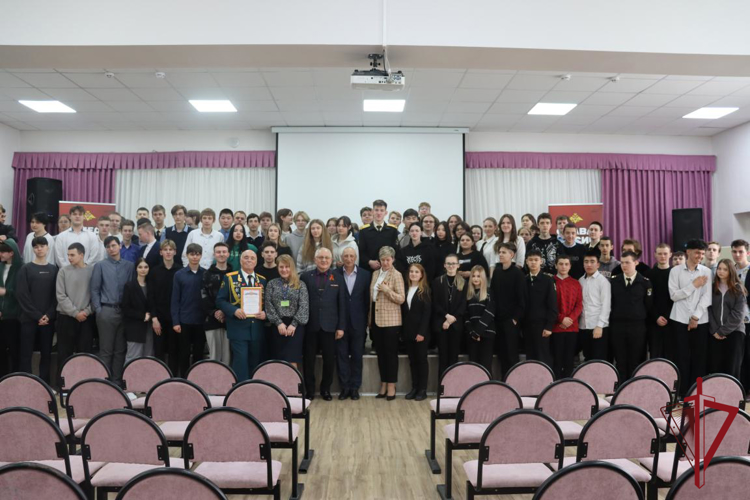 На Камчатке ветераны войск правопорядка провели Урок Мужества