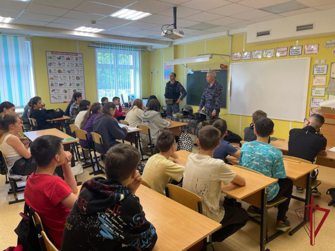 На Камчатке Росгвардейцы присоединились к ведомственной акции «Каникулы с Росгвардией»