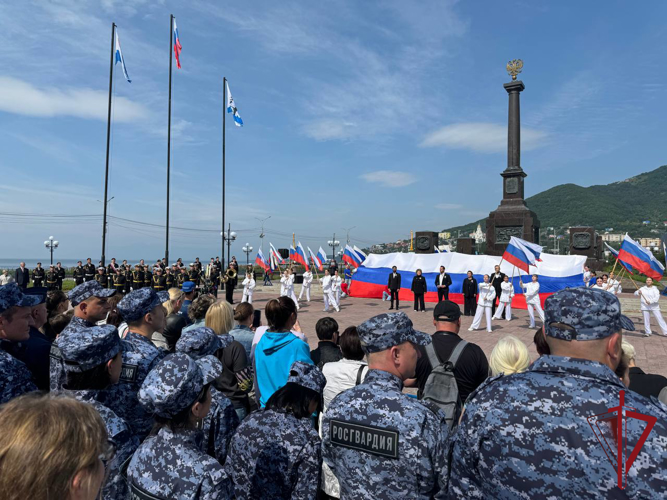 На Камчатке росгвардейцы приняли участие в мероприятии, посвященном Дню Флага России