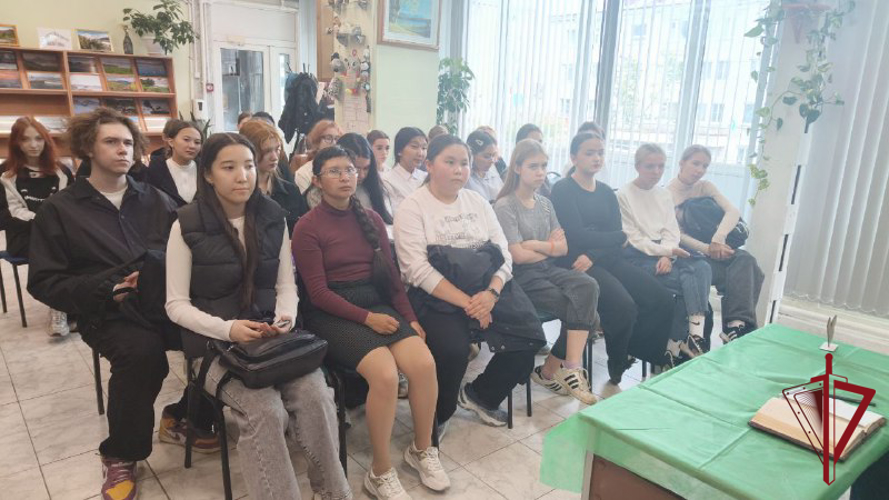 Росгвардейцы встретились со студентами Камчатского медколледжа 
