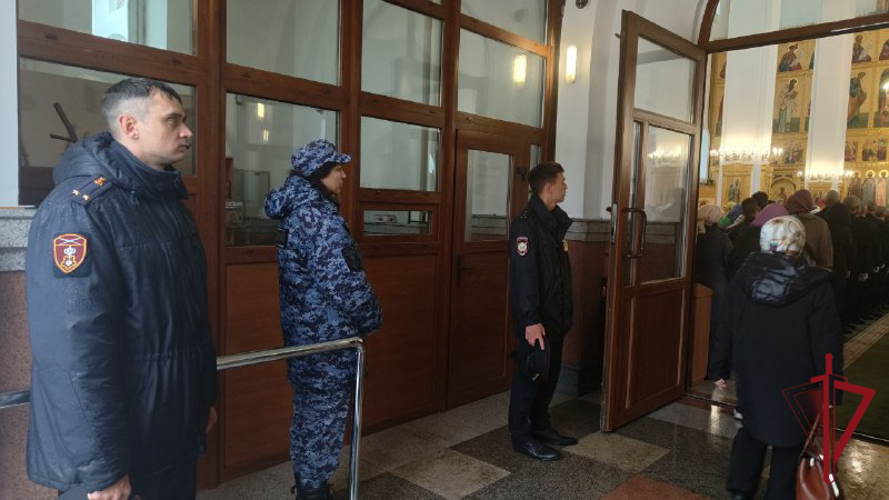 Личный состав Управления Росгвардии по Камчатскому краю принял участие во Всероссийском молебне о Победе
